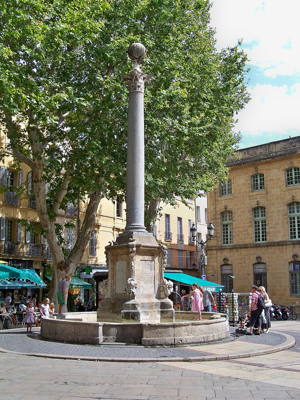 Fontaine et façade à Aix-en-Provence